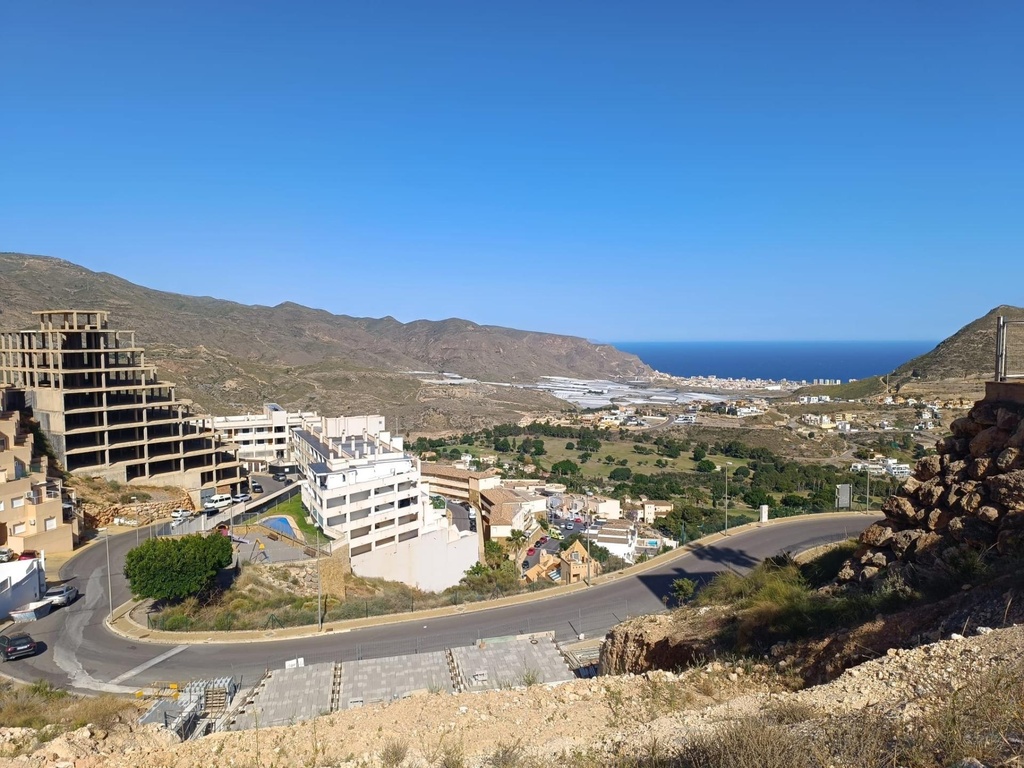 Parcela urbanizable en La Envía Golf (Vícar): 973 m² para tu vivienda, con la edificabilidad verificada antes de comprar.